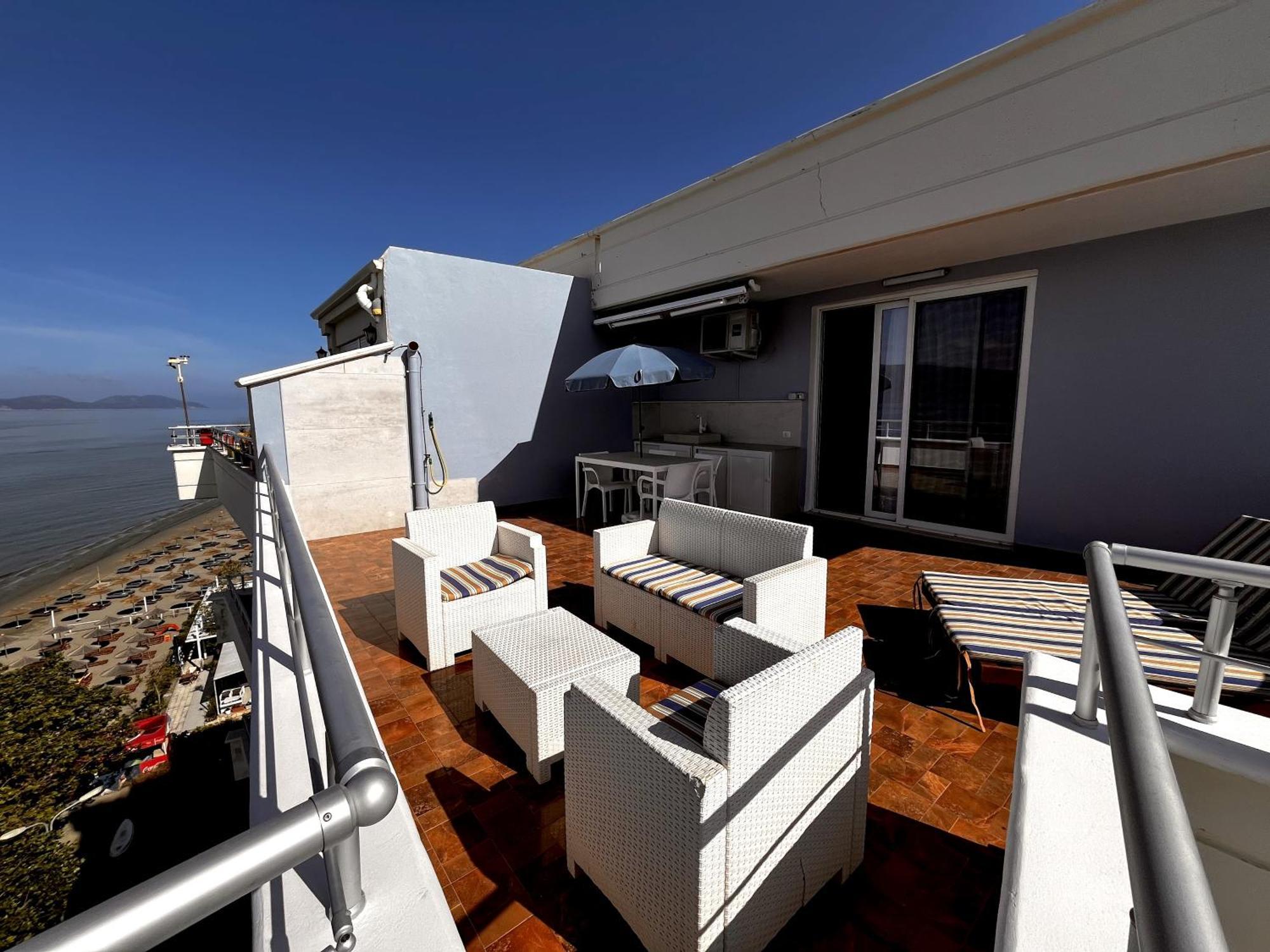 Sky & Sea Viewing Apartment Vlore Bagian luar foto