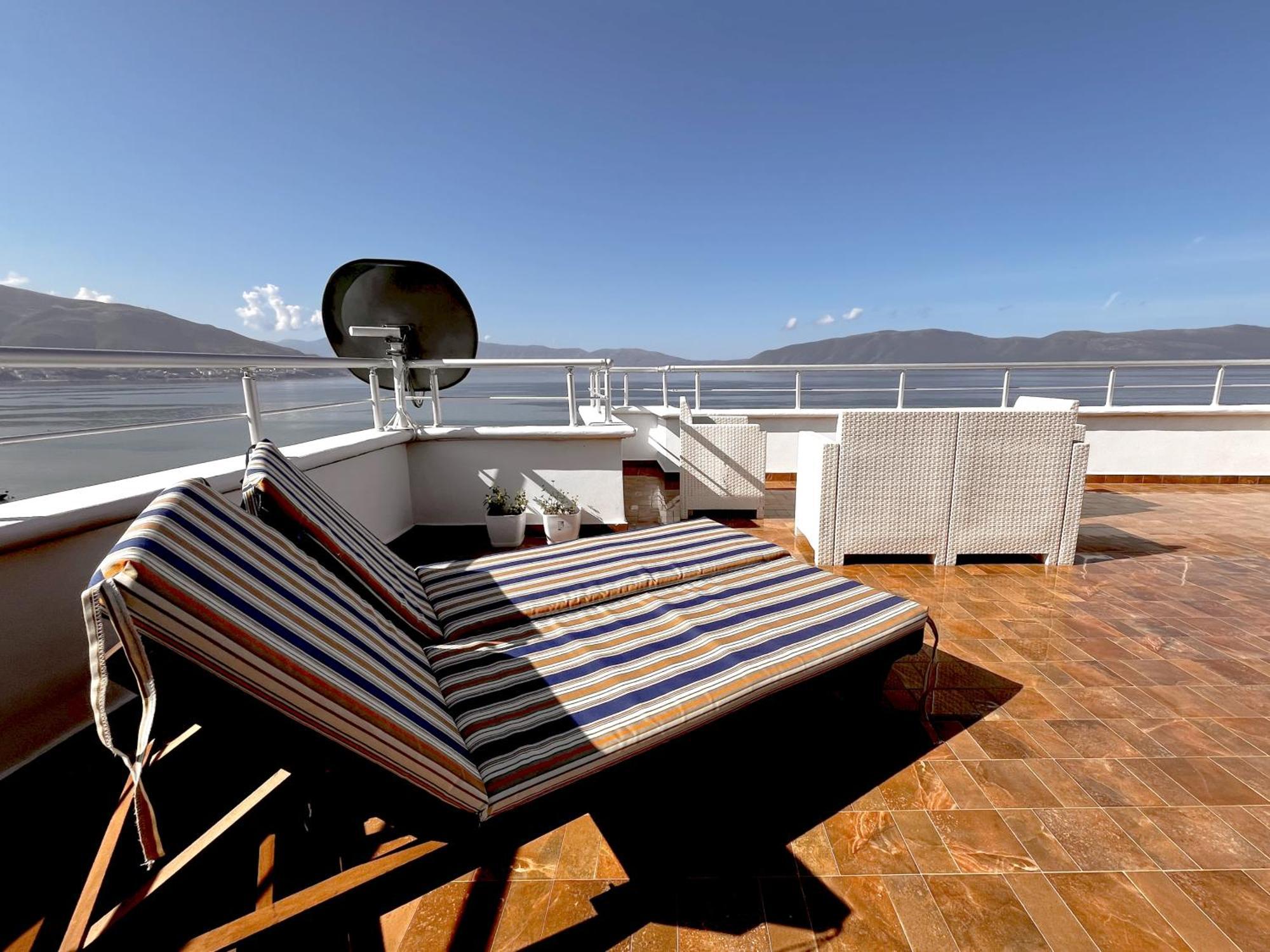 Sky & Sea Viewing Apartment Vlore Bagian luar foto